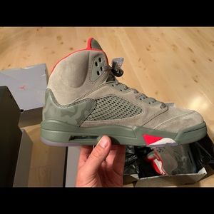 Jordan 5 Dark Stucco/University Red